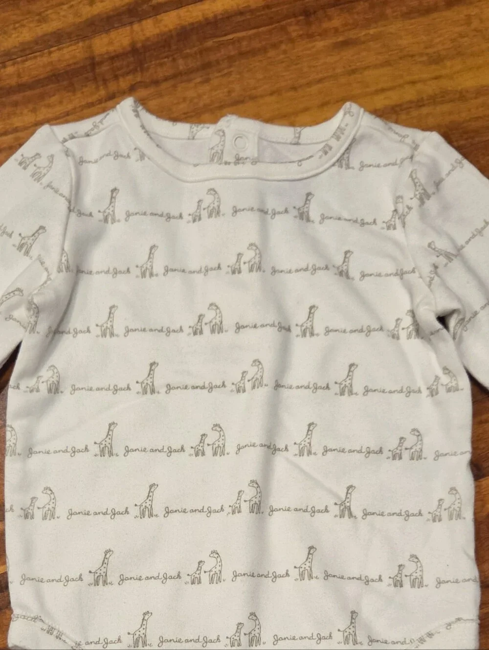 Janie and Jack EUC/NWT 6-12 Months Giraffe Print Bodysuit and Reversible Hat